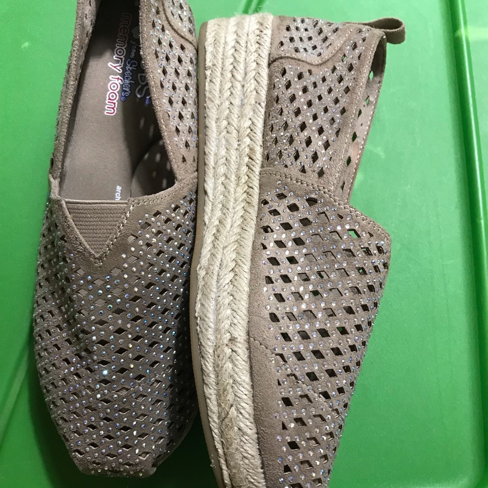 Bob’s (wedges) wide width NWOT